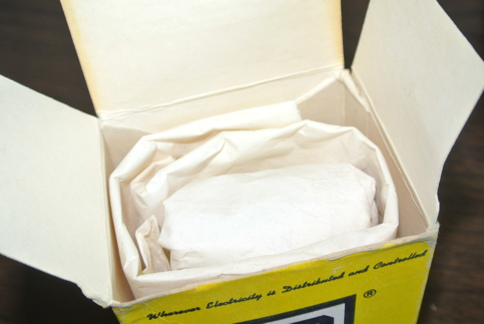 SQUARE D  8501 KT-13 GENERAL PURPOSE RELAY 3PDT, 10A, 120VAC RES. - NEW SURPLUS8