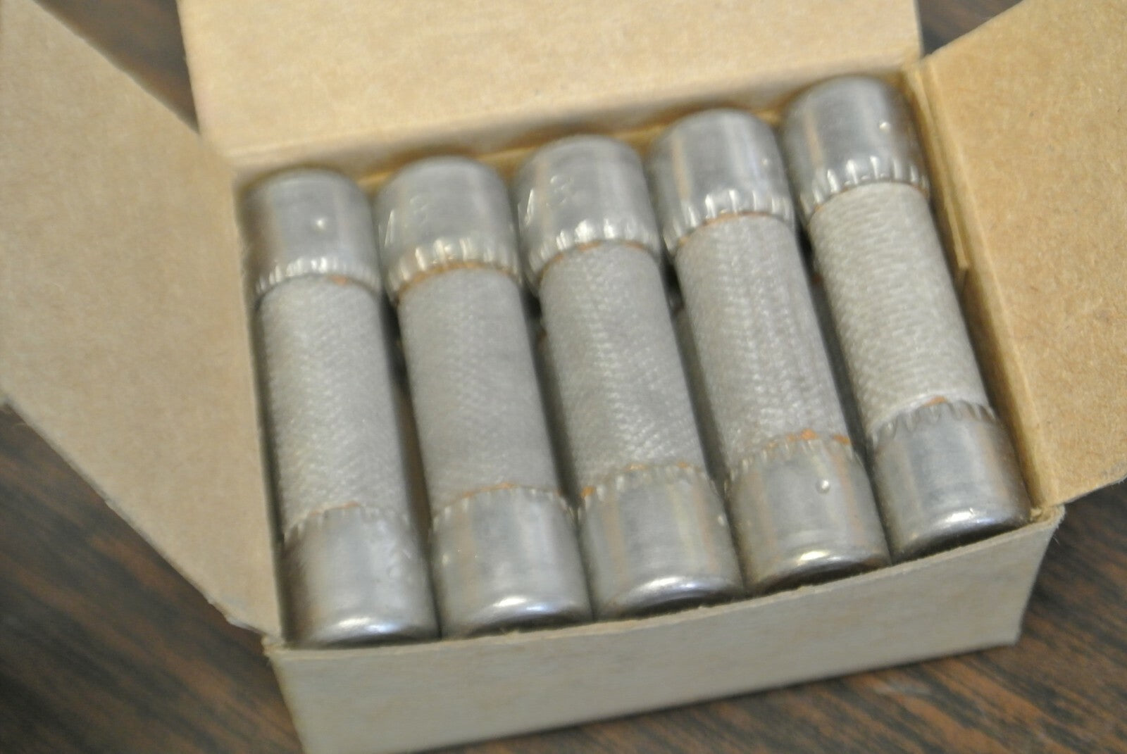BOX of 10 / BUSS KLM-3 FAST-ACTING MIDGET FUSE / 3A / 500V / NEW SURPLUS / KLM30