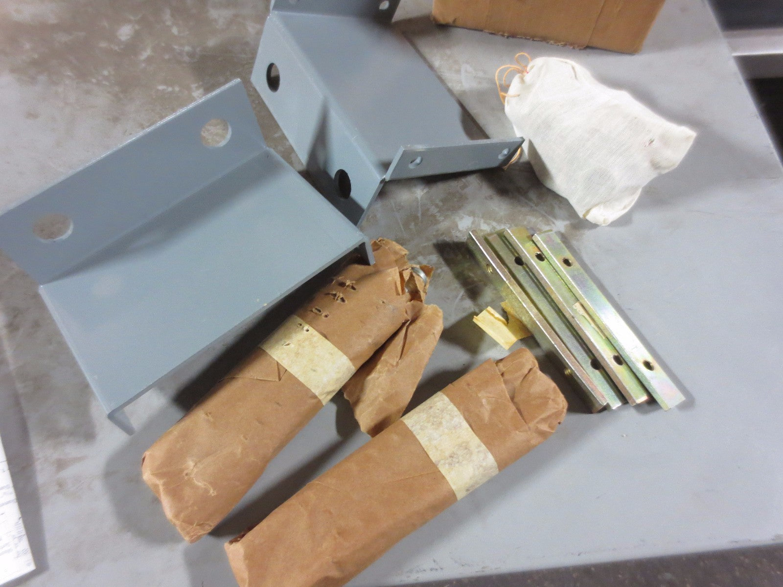 WESTINGHOUSE 2527D78G04 BUS DUCT VERTICAL HANGER, ADJUSTABLE1