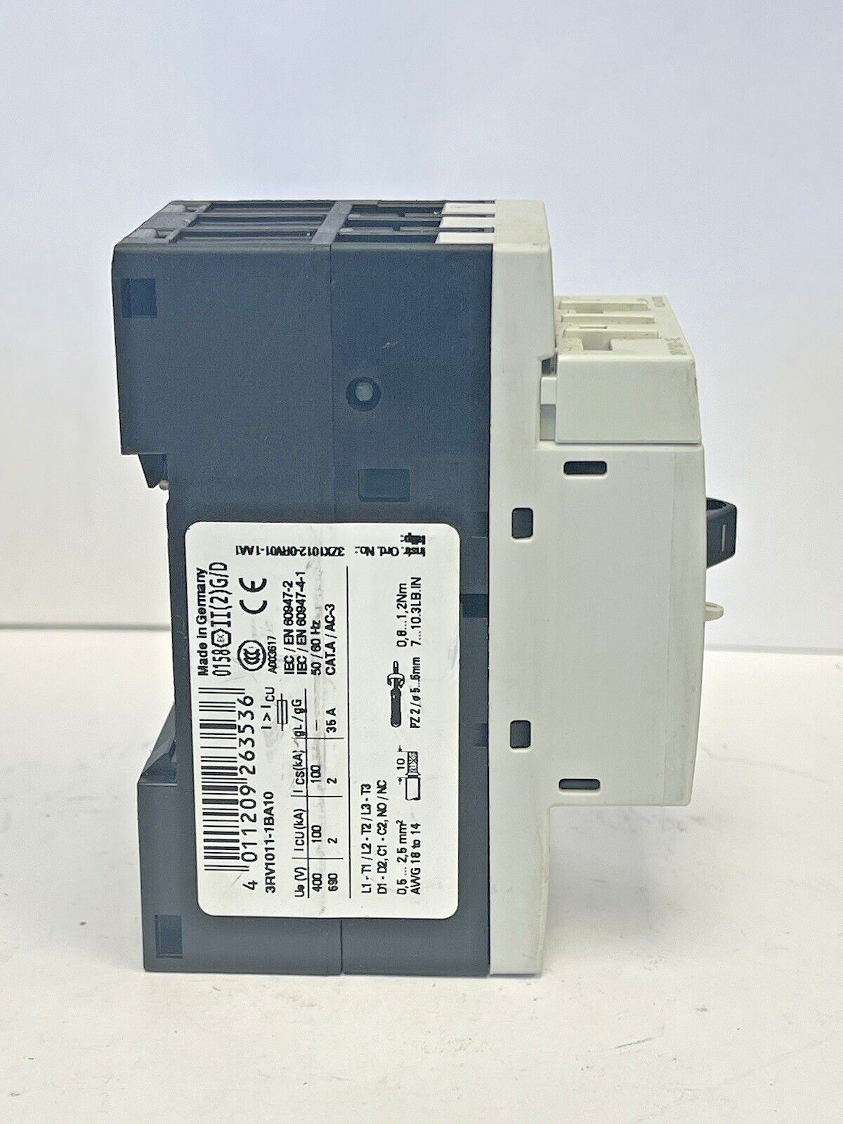 SIEMENS - 3RV1011-1BA10 & 3RV1901-1E-CIRCUIT BREAKER W/ SWITCH TRANSVERSE4