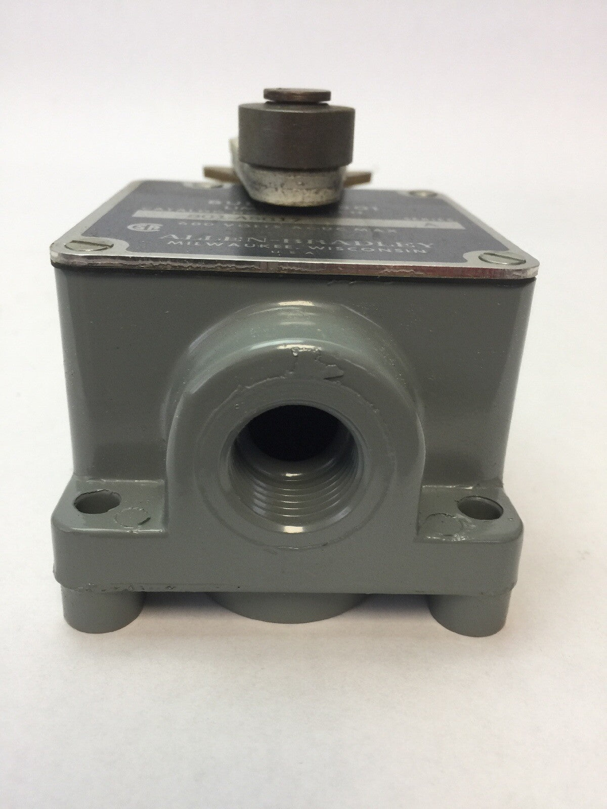 ALLEN BRADLEY 801-ASG17 LIMIT SWITCH ROLLER LEVER 600V AC/DC 2 NC CONTACTS 7