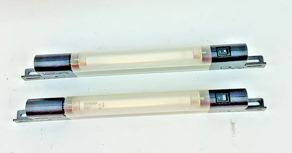 HOFFMAN LF120V15 INDUSTRIAL PANEL LIGHT 115VAC .13A 50/60HZ ***LOTOF2***0