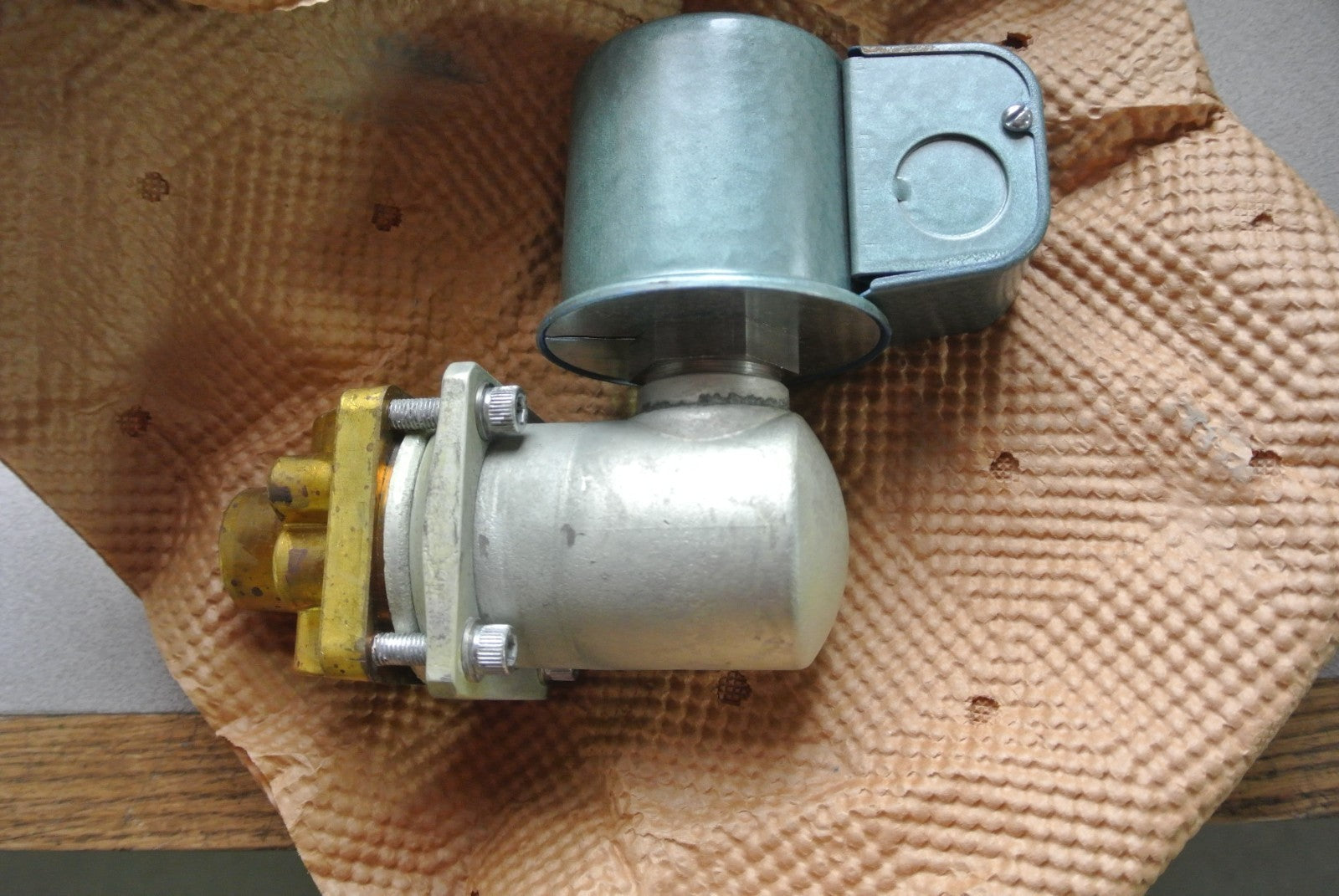 ITT GENERAL CONTROLS K13CFR1232 - MAGNETIC 3-WAY VALVE - NEW SURPLUS in BOX4