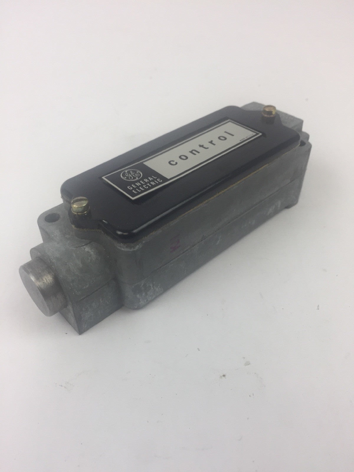 GE CR9440D2DF CONTROL LIMIT SWITCH 600 MAX VOLTS 2 1 NO - 1 NC4