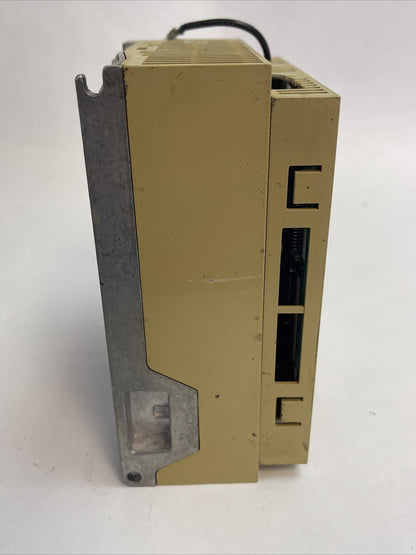 YASKAWA SGDH-01AE SERVOPACK OUTPUT 0-230VAC 3PH 0.91A INPUT 200-230VAC 2A 1PH6