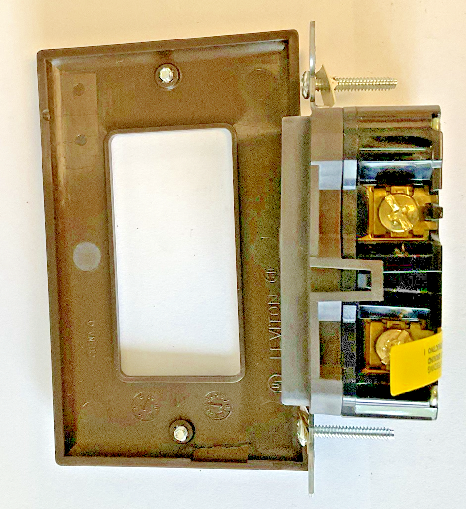 LEVITON GFNT2 GFCI OUTLET W/ WALLPLATE 20A 125V4