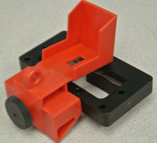 BRADY 65321 NO-HOLE OVERSIZED CIRCUIT BREAKER LOCK-OUT / NEW SURPLUS  3TM25 EACH0