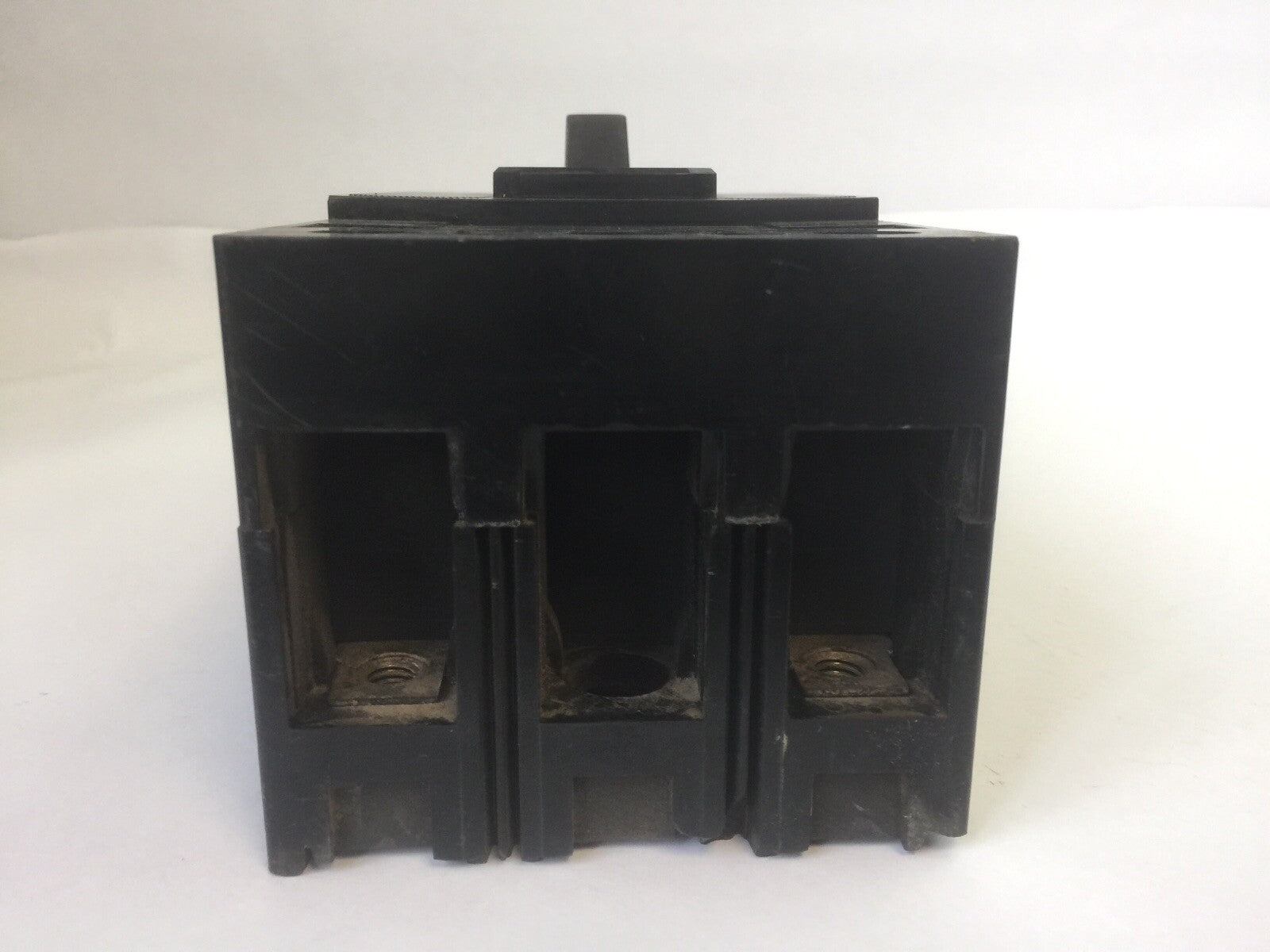 ITE SIEMENS FJ2-B200 CIRCUIT BREAKER 600VAC 250VDC 200AMP 2POLE1