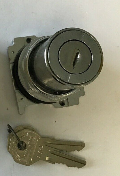 CUTLER HAMMER 10250T16222 KEYED SELECTOR SWITCH 3POS SER.A3 2