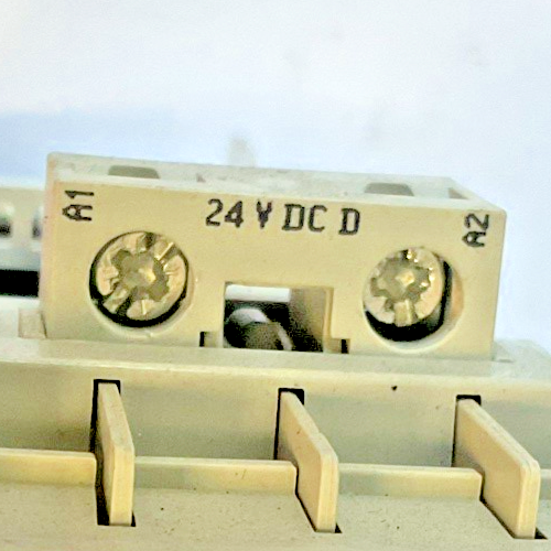 ALLEN BRADLEY 100-C23D*10 CONTACTOR SER.C 600VAC 30A3