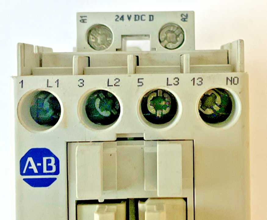 ALLEN BRADLEY 100-C16*D10 CONTACTOR SER.B 600VAC 30A1