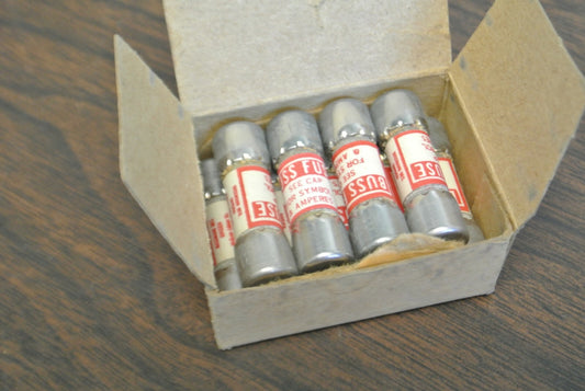 LOT of 9 / BUSS KTQ4 FAST-ACTING MIDGET FUSE / 4A / 600V / NEW SURPLUS / KTQ-40