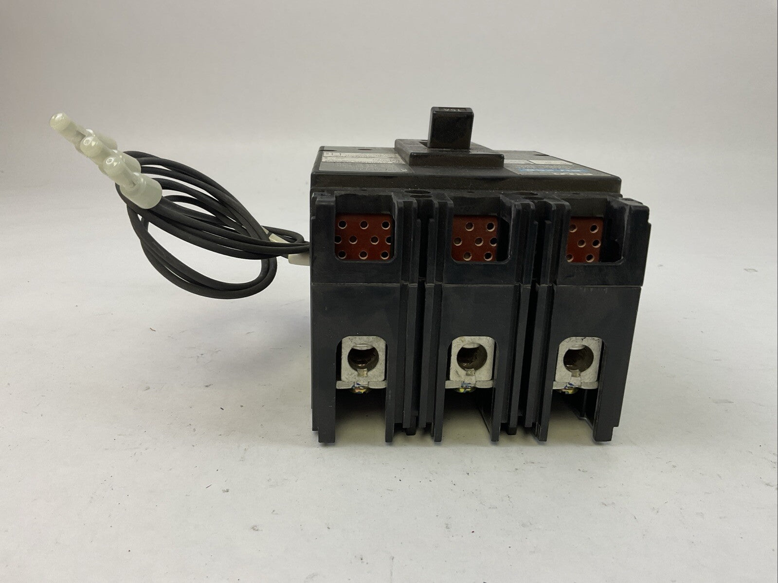 FUJI BU-ESB3015 CIRCUIT BREAKER 15A 600VAC 3P BU-WFH AUXILIARY SWITCH BU-FFH208A5