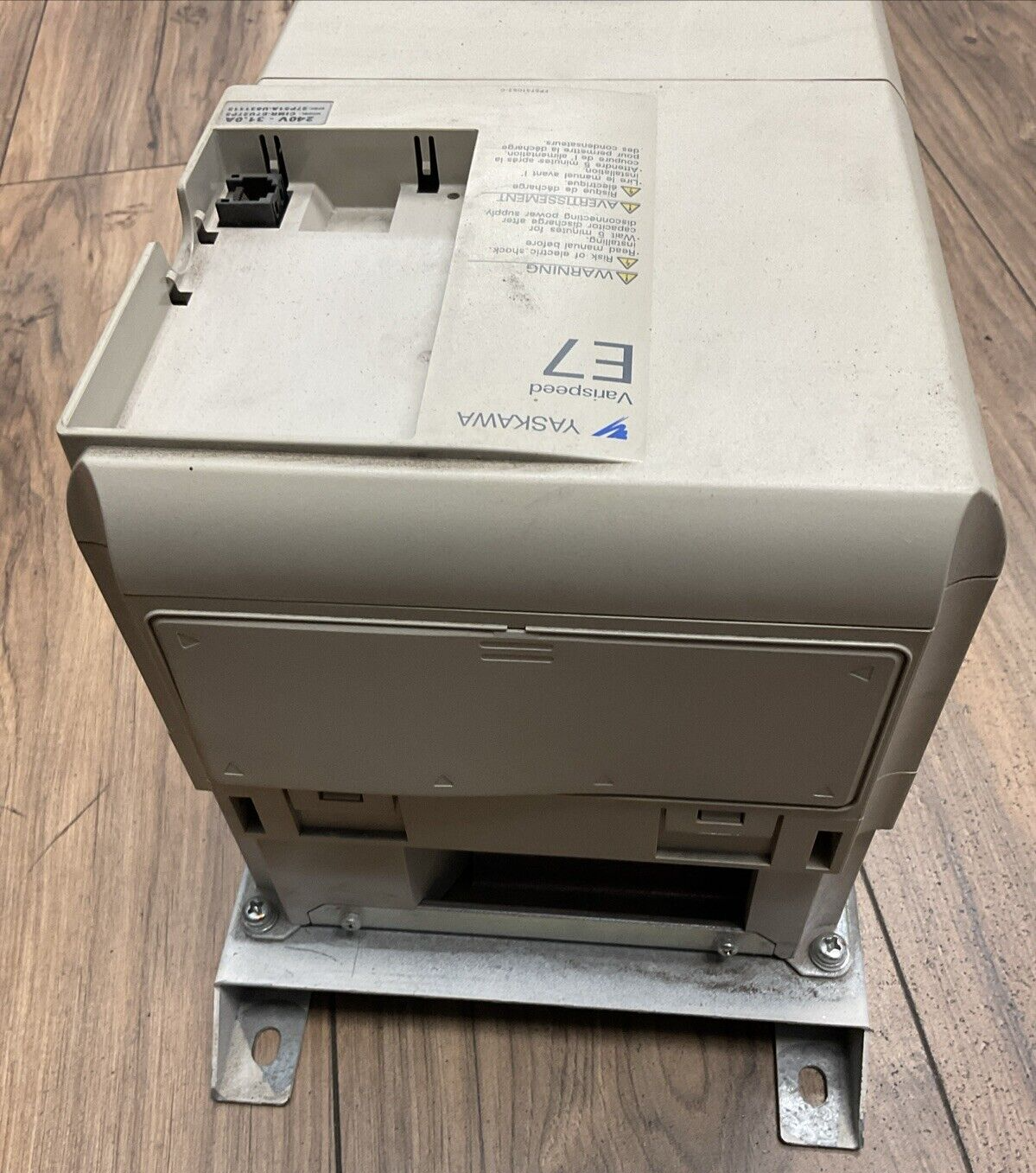 YASKAWA E7NVD024CGXY3 E7 DRIVE BYPASS OUTPUT 0-200VAC 3PH 24.2A INPUT 200VAC 3PH7