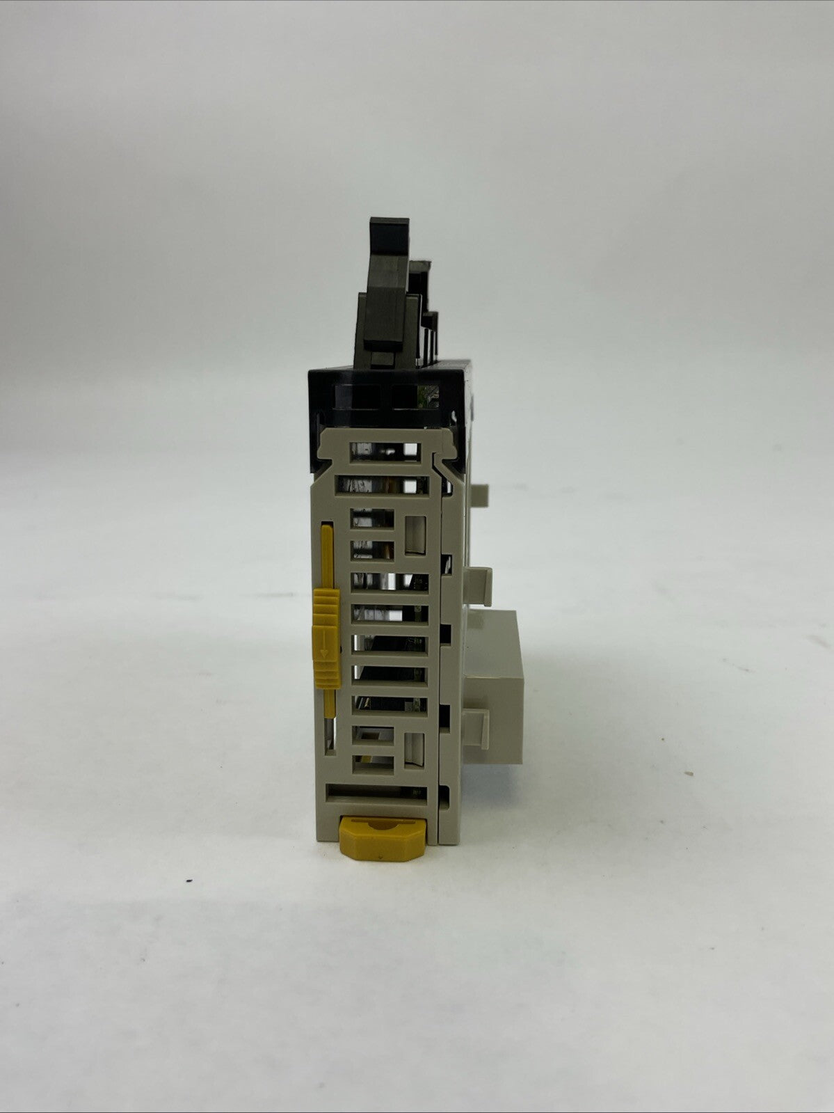 OMRON CJ1W-OD233 OUTPUT UNIT 24VDC 0.5A2