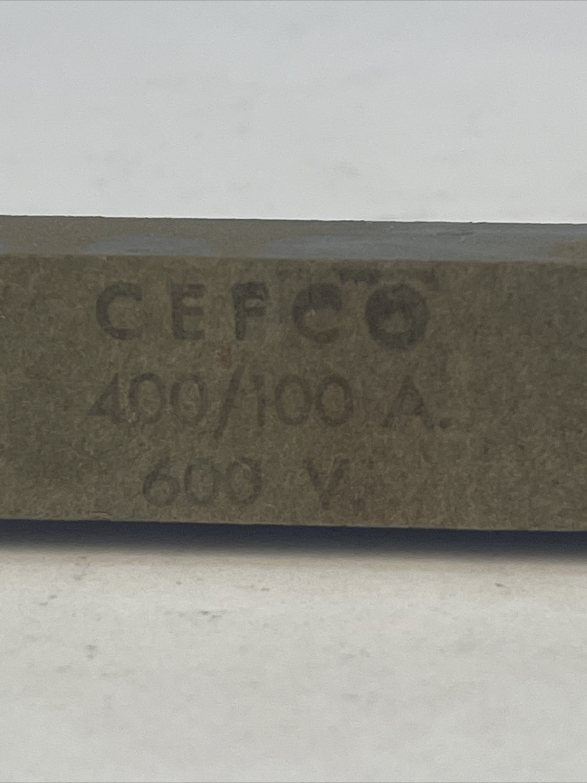 CEFCO 400/100A 600V FUSE REDUCER1