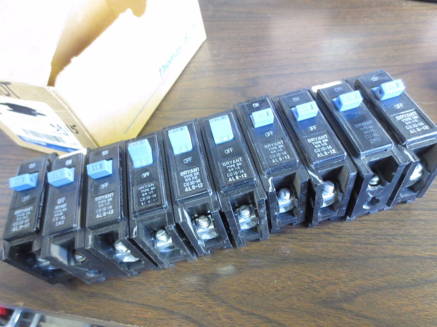 BRYANT B115 CIRCUIT BREAKER 15A - LOT of 102