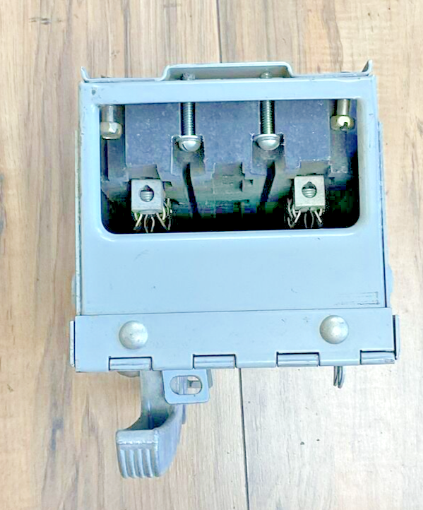 ITE V2B2211LR CLAMPMATIC VACU-BREAK PANELBOARD SWITCH 30A 250V 2POLE 3HP6