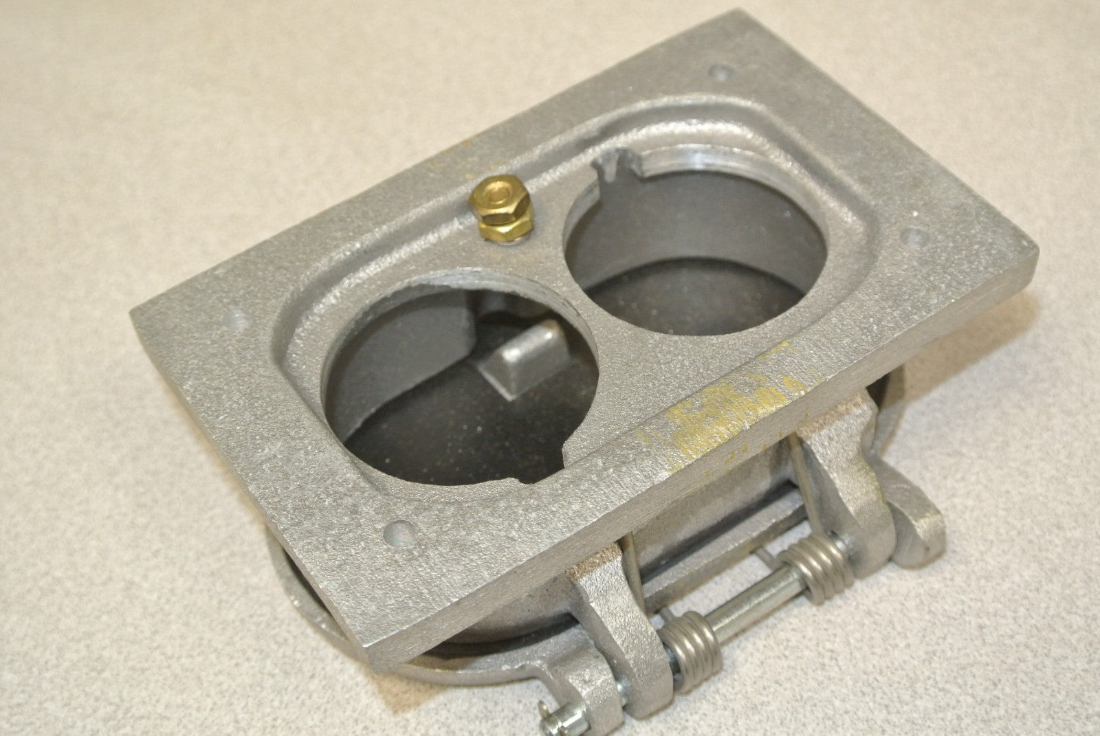 BRAD HARRISON 50-2050 SPRING-LOADED WEATHERPROOF OUTLET COVER / 2 GANG 4