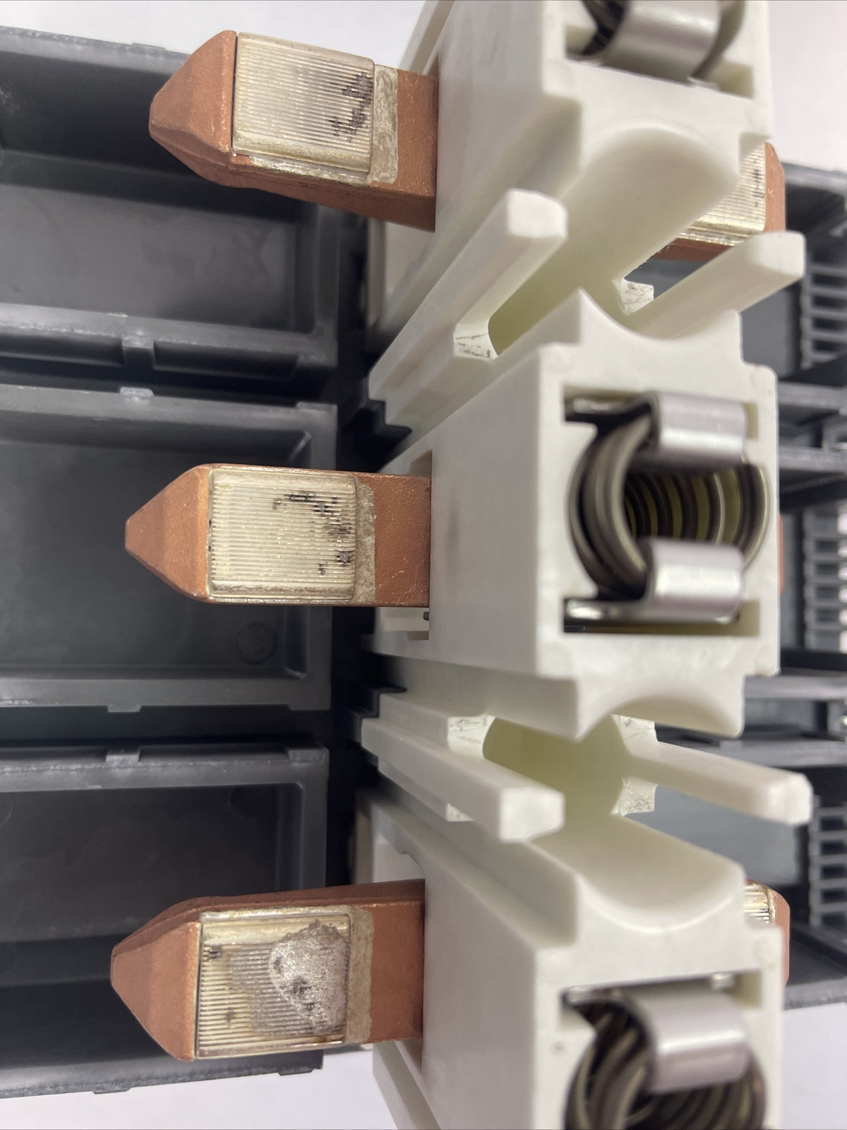 ABB AF400-30 CONTACTOR 600VAC 400HP 3POLE 3PH 550A COIL 100-250VDC 50-60hz7