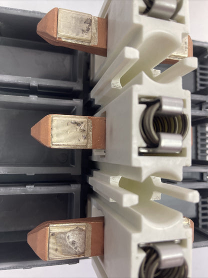 ABB AF400-30 CONTACTOR 600VAC 400HP 3POLE 3PH 550A COIL 100-250VDC 50-60hz7