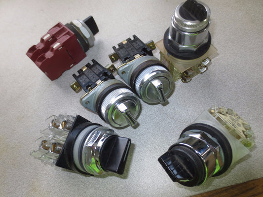 SQUARE D, SIEMENS, GE - 3-POSITION SELECTOR SWITCHES - LOT of 60