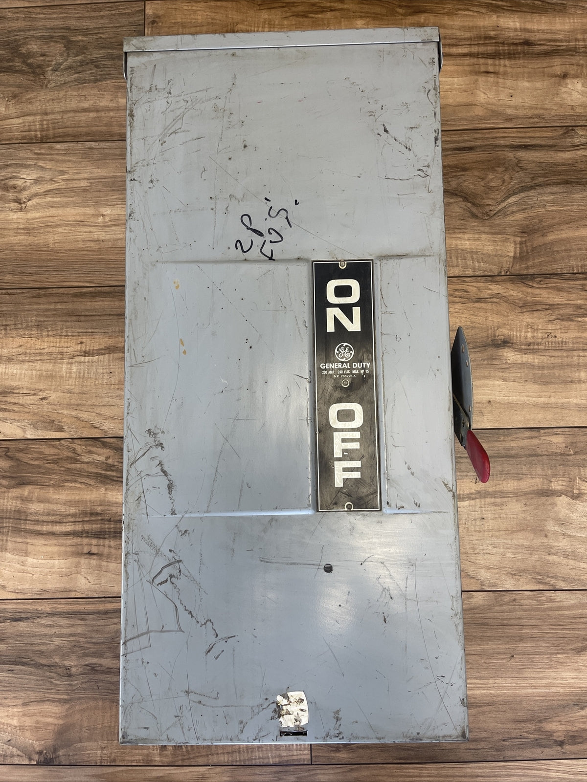 GE TG3224RH MOD 7 FUSIBLE SAFETY SWITCH 2POLE 200A 240VAC 15HP TYPE 3R RAINPROOF0