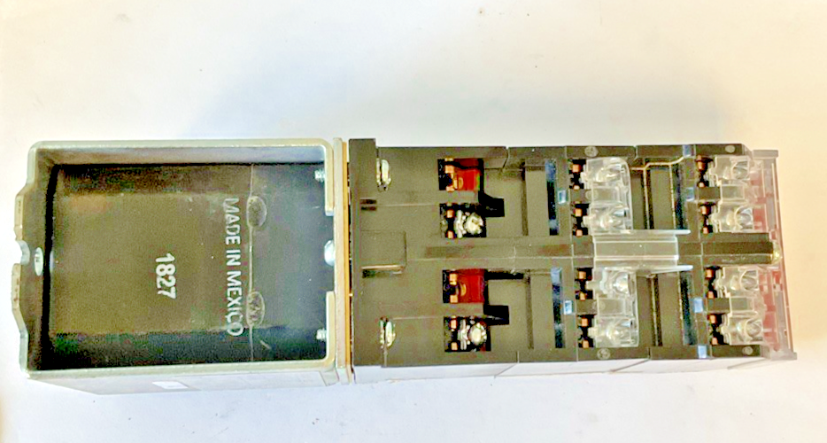 ALLEN BRADLEY 700S-DCPK1020Z24 SAFETY RELAY SER.E 600VAC7