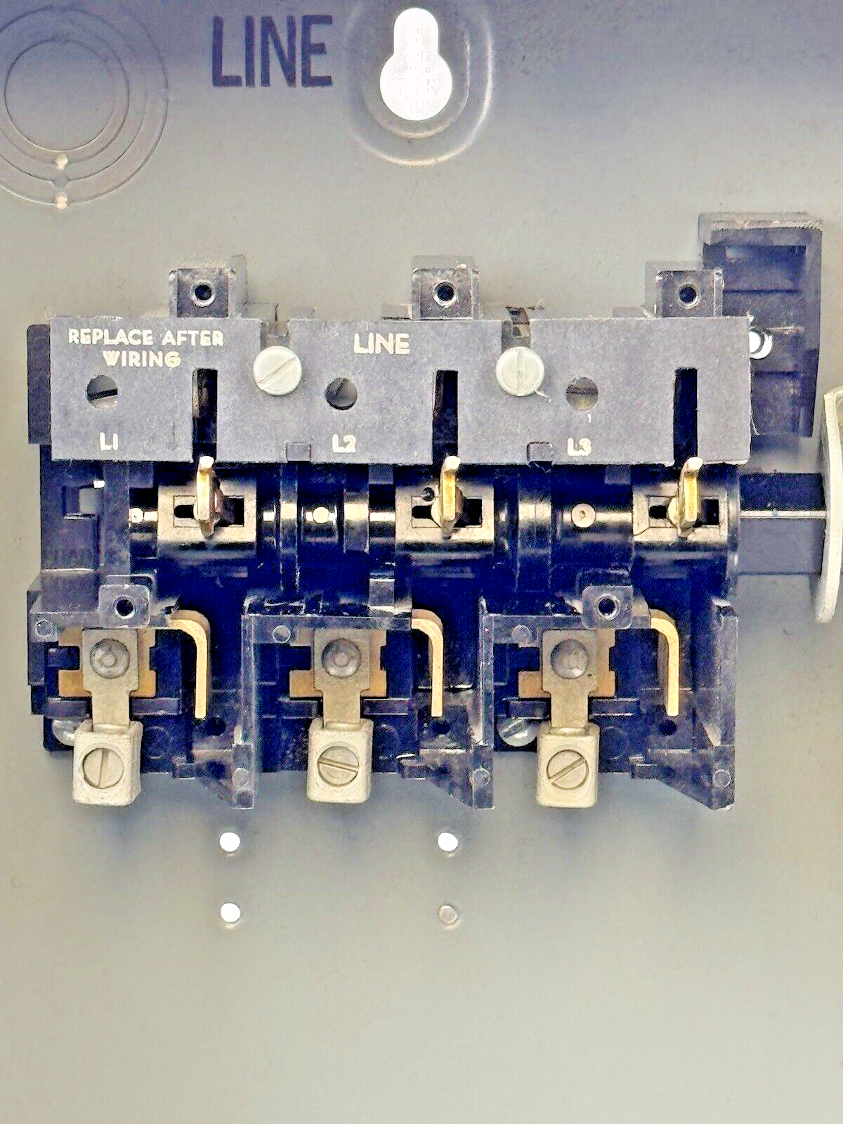 GE - TGN3322 MODEL 2 - SAFETY SWITCH - 60A/ 240VAC/ 3 POLE/ TYPE 110