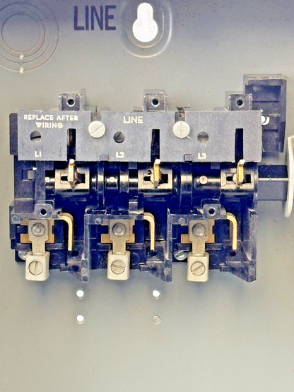 GE - TGN3322 MODEL 2 - SAFETY SWITCH - 60A/ 240VAC/ 3 POLE/ TYPE 110