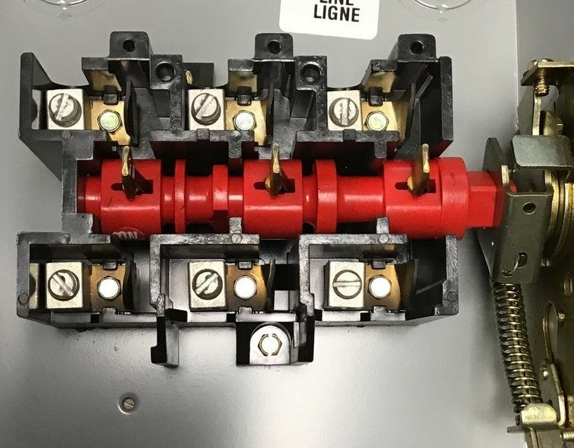 GE TGN3322 SAFETY SWITCH MODEL 8 240VAC/250VDC 60A TYPE 1 NON FUSIBLE 15HP4