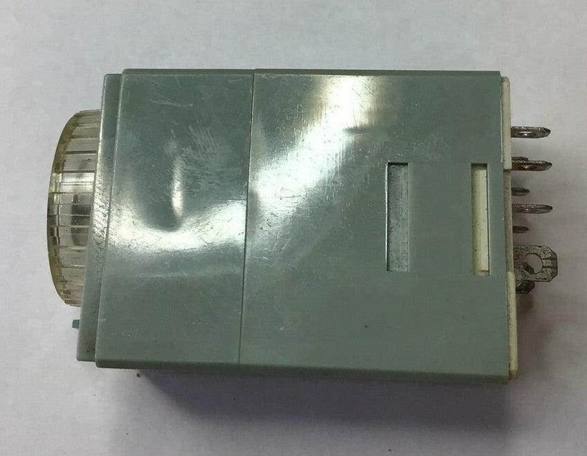 IZUMI RTB-CB1N 120VAC ELECTRONIC TIMER 7A(RES.)220VAC 10A(RES.)110VAC2