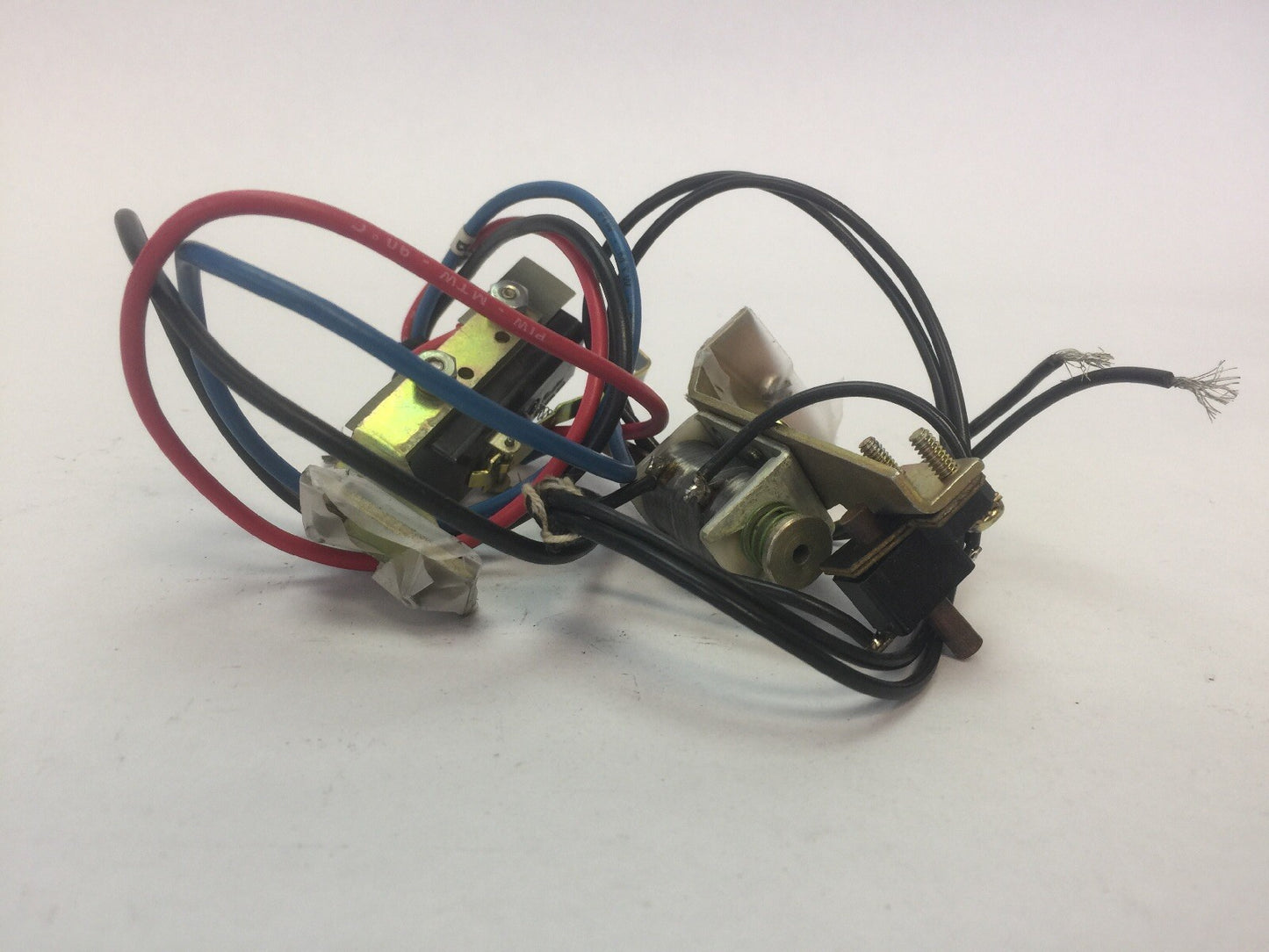 WESTINGHOUSE/CUTLER HAMMER 2606D57G27 SHUNT TRIP 24VDC 8AMP W/ AUXILIARY SWITCH 6