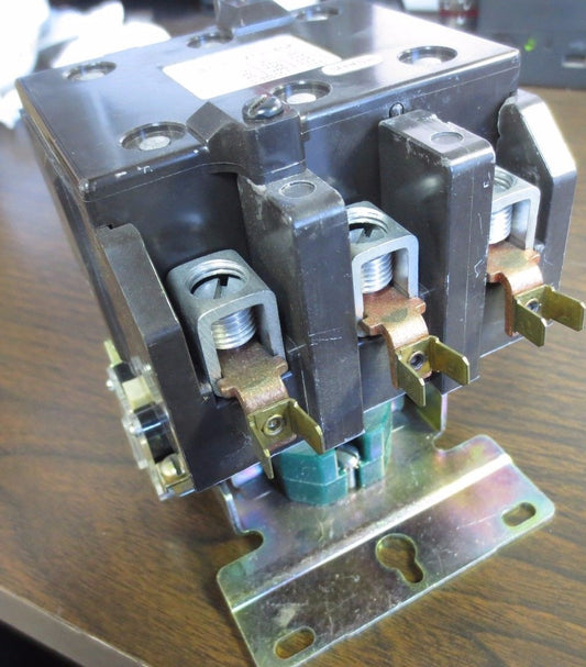 FURNAS 42GE35AF154GE CONTACTOR 240V COIL, 110/120V 3P NEW SURPLUS TRANE CTR-05380
