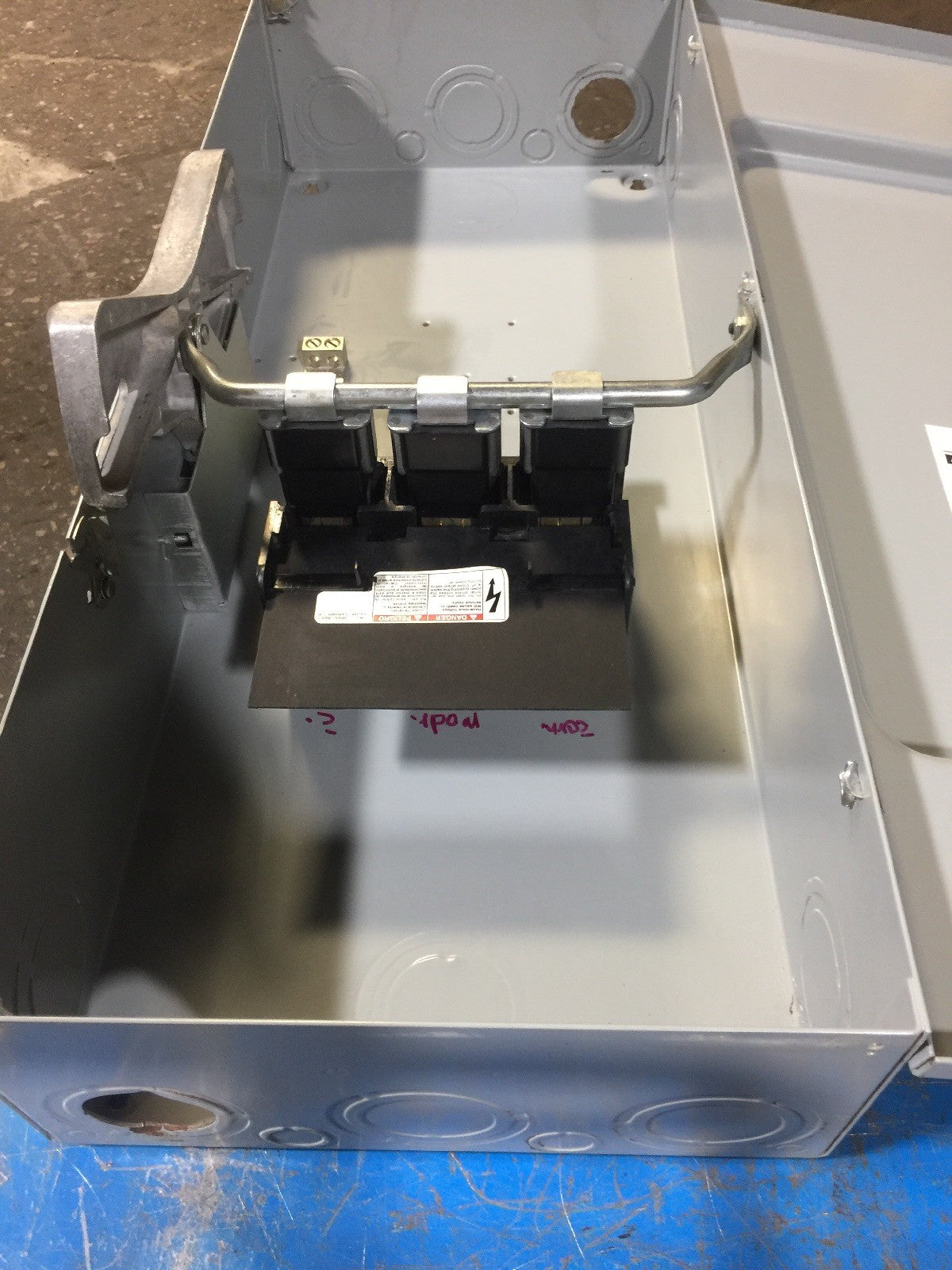 MURRAY GU324 SAFETY SWITCH 240 VAC 250 VDC 200 AMP 60 MAX HP 3 PHASE TYPE 110