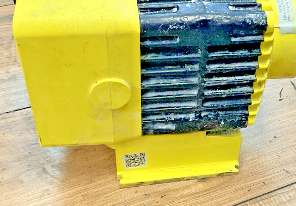LMI C771-25HV METERING PUMP 120V 50/60HZ 6 30A *MOUNTING HOLES BROKEN*6