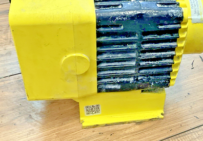 LMI C771-25HV METERING PUMP 120V 50/60HZ 6 30A *MOUNTING HOLES BROKEN*6