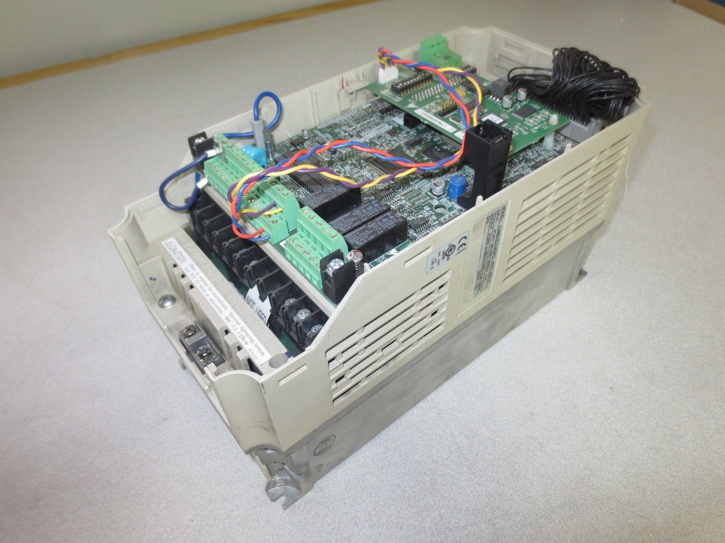 YASKAWA CIMR-E7U42P2 INVERTER DRIVE 480VAC 5.3A 4.0kVA NOT WORKING or FOR PARTS1