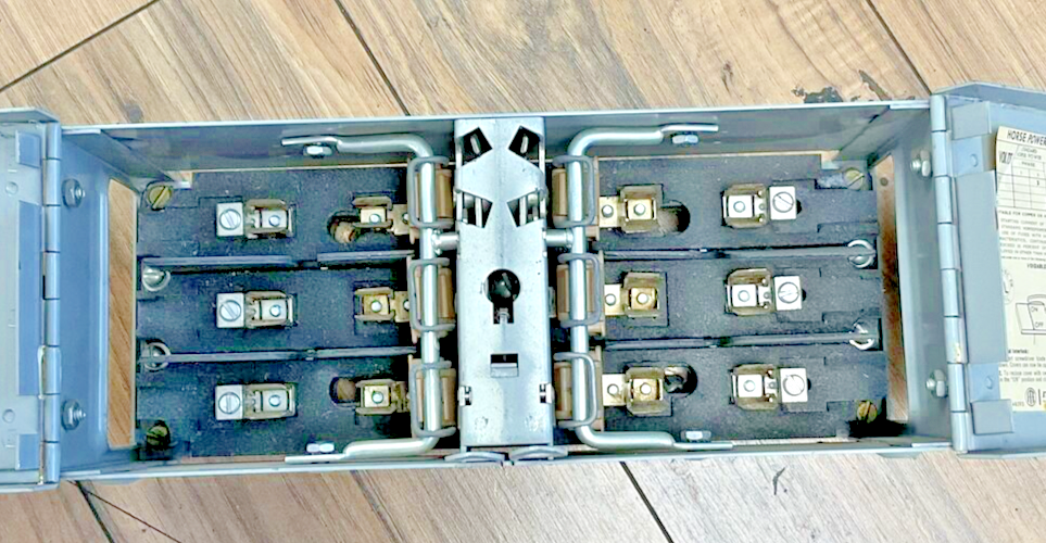 ITE V2B3211 CLAMPMATIC VACU-BREAK 3POLE 30A 240V 7 1/2HP2