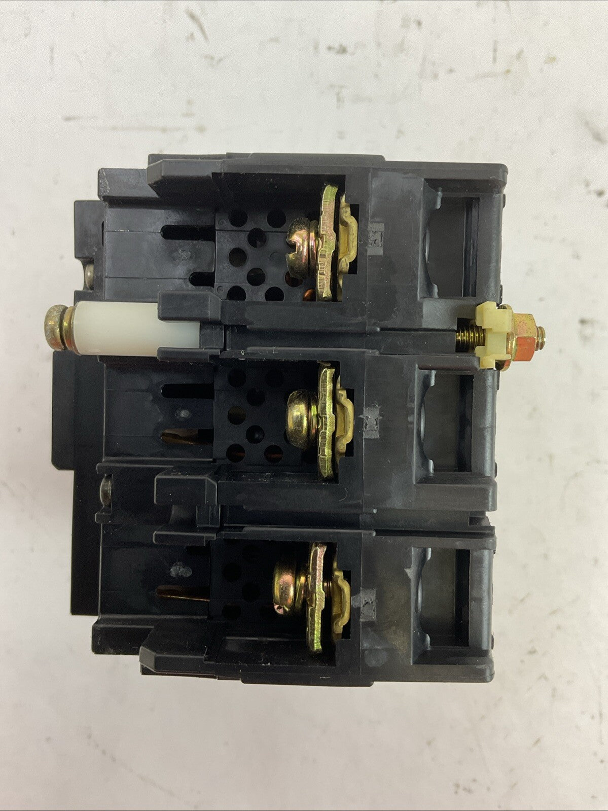 FUJI ELETRIC FA EA33AC AUTO BREAKER 30A 220VAC 2.5kA 3POLE 3HP 3PH1