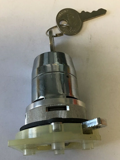 SQUARE D 9001 TS-9K5 NQ1101 SELECTOR SWITCH 3POS KEY OPERATED SER.A 6