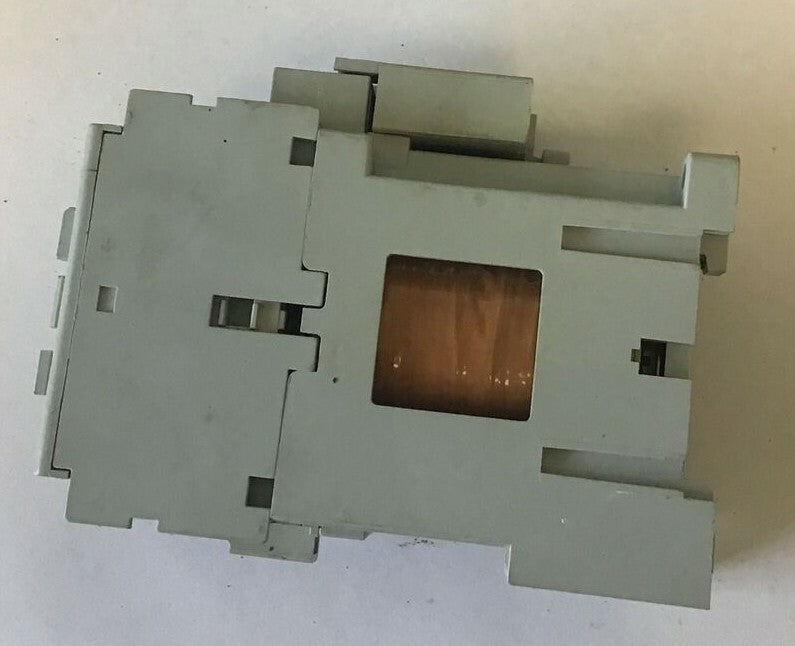 ALLEN BRADLEY 700-CF220Z* CONTACTOR SER.A 600VAC 25A 3PH W/ 100-FSV554