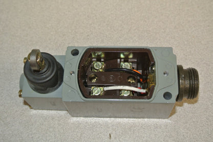 ALLEN-BRADLEY 802T-K1J1 OILTIGHT LIMIT SWITCH Ser. D / NON-PLUG-IN / NEW SURPLUS5