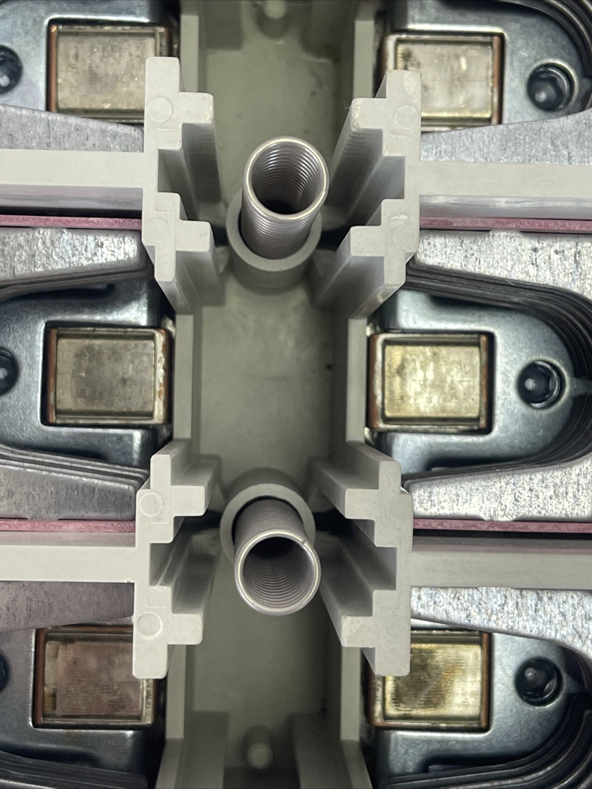 ABB AF400-30 CONTACTOR 600VAC 400HP 3POLE 3PH 550A COIL 100-250VDC 50-60hz9