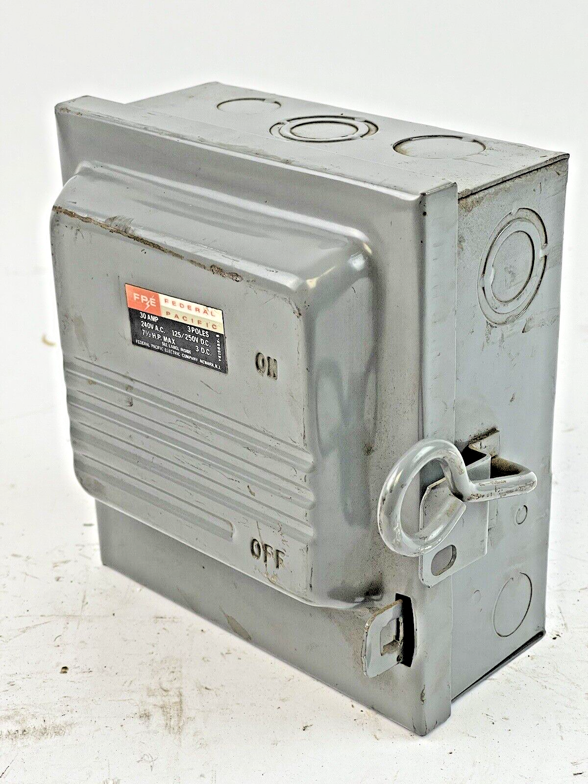 FEDERAL PACIFIC - 7332 - ENCLOSED SWITCH - 30 AMP, 3 POLE, 240 VAC, NEMA TYPE 10