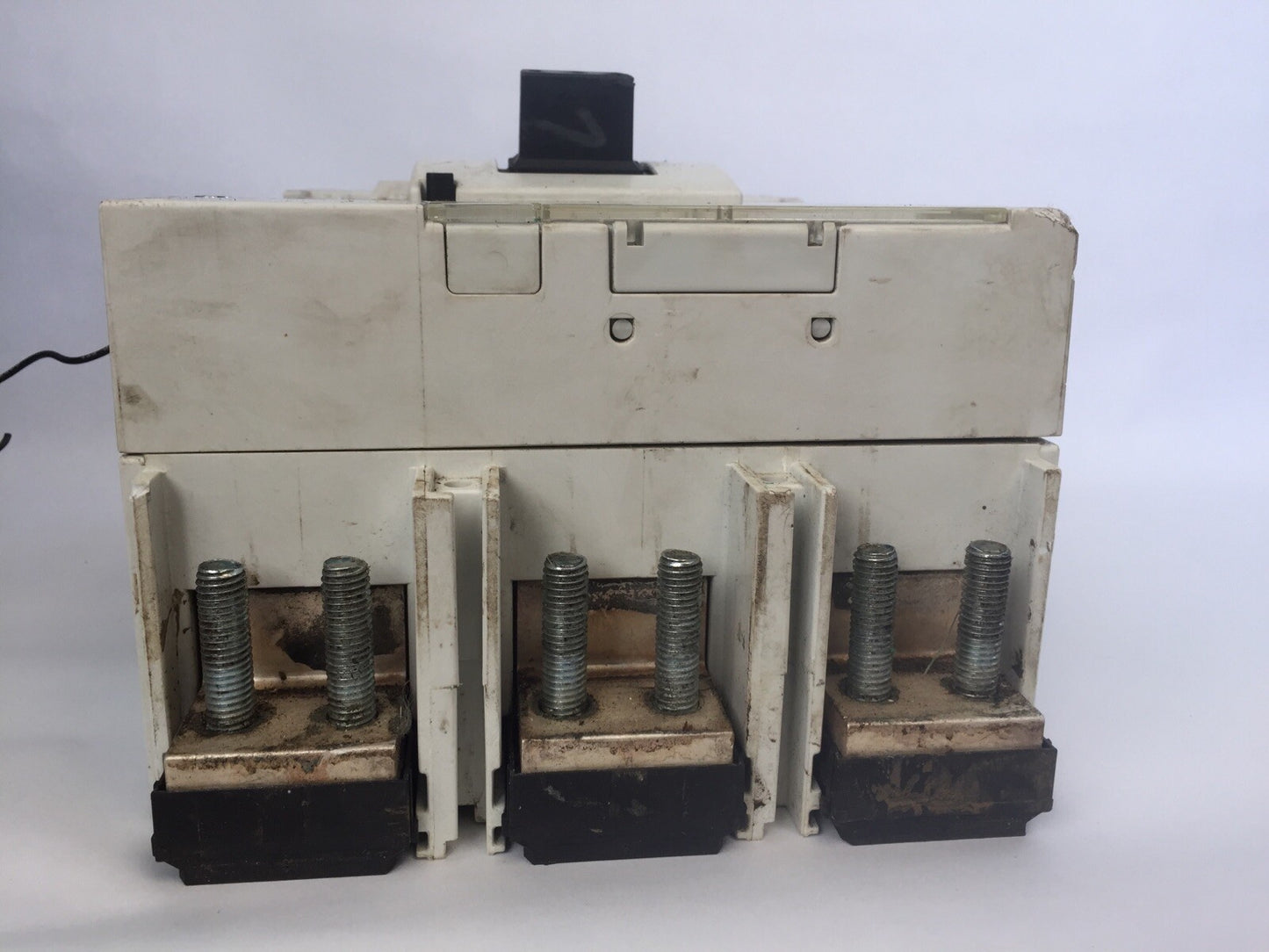 MOELLER NZMH4-AE CIRCUIT BREAKER 1200A 600VAC NZM4-XUHIV20 24VDC NZM H4-AE4