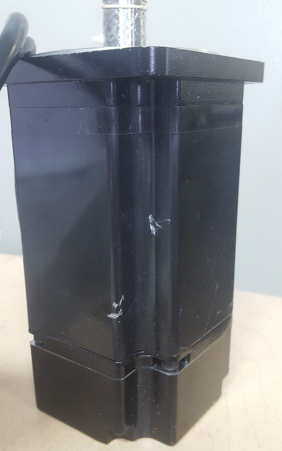 YASKAWA 750W 200V AC SERVO MOTO SGMAH-08A1N21 3000R/MIN2