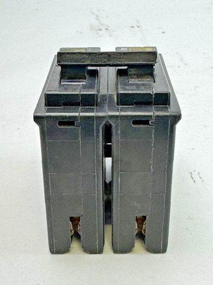 SQUARE D **LOT OF 8** HOM240 - CIRCUIT BREAKERS - 2 POLE/ 40 A/ 240 VAC6