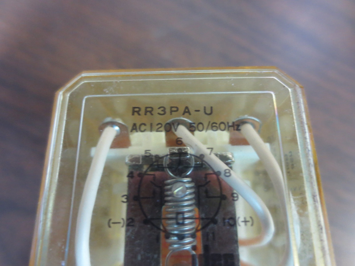 IDEC RR3PA-U RELAY w/ SR3P-05 BASE 120VAC, 50/60Hz - 28Y10 28YIO2