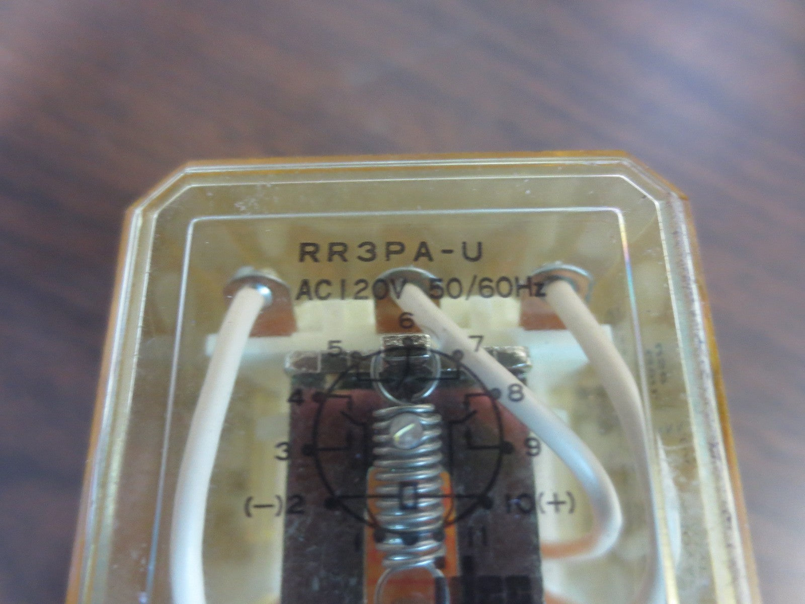 IDEC RR3PA-U RELAY w/ SR3P-05 BASE 120VAC, 50/60Hz - 28Y10 28YIO2